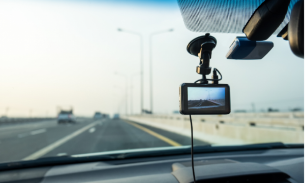 Pourquoi installer une dashcam dans sa voiture ?