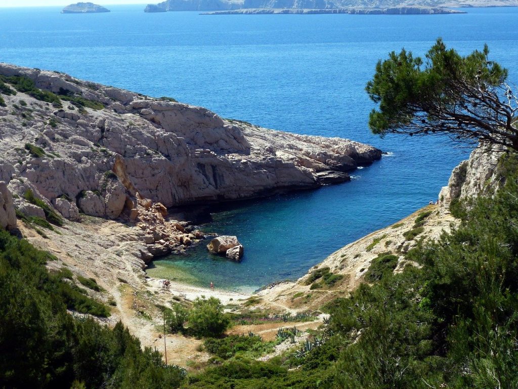 petite crique sur la Méditerrannée près de Marseille